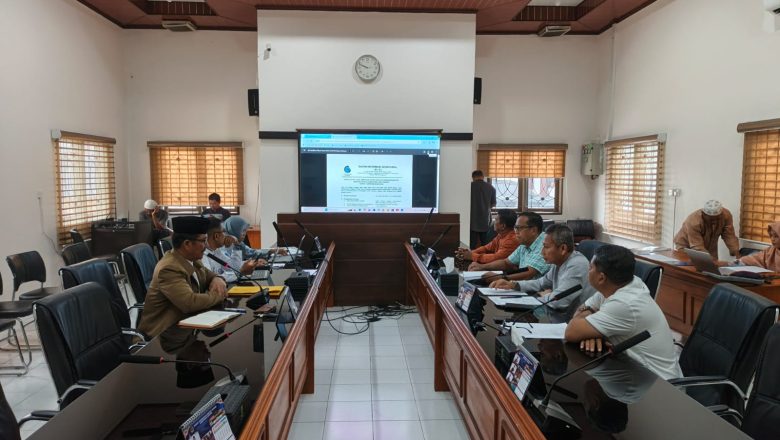 RAPAT KERJA KOMISI I DPRD KABUPATEN NATUNA DENGAN KABAG TAPEM DAN KABAG HUKUM SETDA KABUPATEN NATUNA