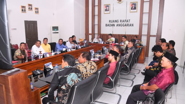 DPRD KABUPATEN NATUNA GELAR RAPAT PANSUS B DPRD KABUPATEN NATUNA DENGAN AGENDA PEMBAHASAN RANPERDA TENTANG PEMBENTUKAN KECAMATAN BUNGURAN BARAT DAYA DAN RANPERDA TENTANG PEMBENTUKAN KECAMATAN SUNGAI ULU